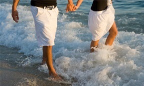 Image | Healthy Legs, Couple Walking on Beach